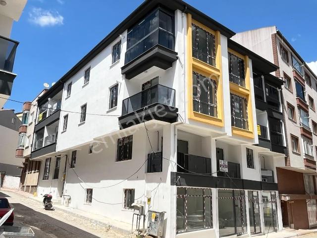 Konut Emlaktan Şehrin Merkezinde Kiralık Geniş 1+1 Daire