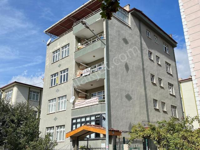 Konut Emlaktan Gazi Ortaokulu Üstünde Kiralık 3+1 Daire