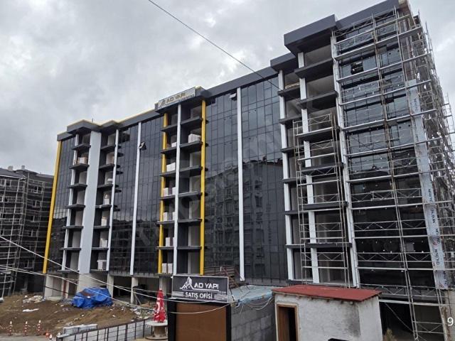 KONUT ER EMLAKTAN MERKEZI KONUMDA SIFIR 2+1 DAİRE OFİŞ IŞYERİ