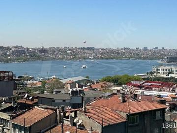 KONUT REALTY Şişhane'de Haliç Manzaralı Yüksek Tavanlı Ofis