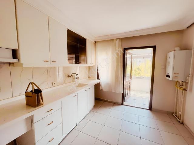Konutkentte Yapılı Temiz Oturuma Hazır 3+1 Kiralık Daire
