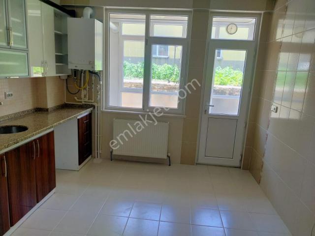 Konya Beyşehir Yeni Mahallede Satılık Bakımlı Ferah Daire 3+1