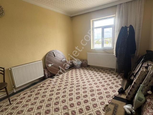 Konya Beyşehir Bahçelievler Mahallesinde Bakımlı Ferah Daire