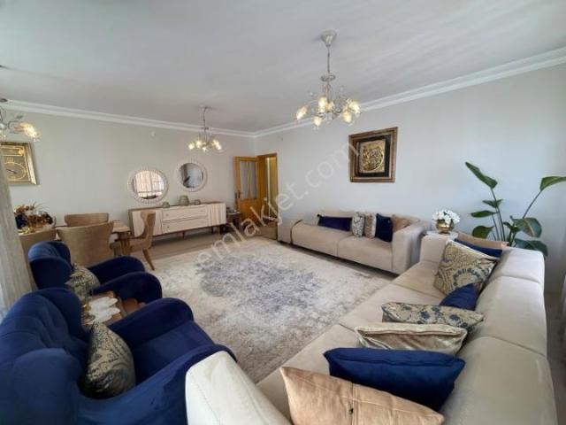 Konya Meram Havzanda 4+1 Arakat Köşe Sültem Sitesi'nde Satılık