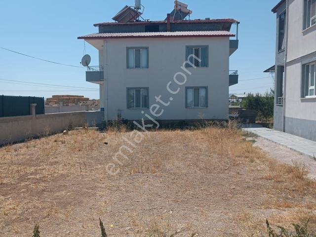Konya Meram Çomaklı Mahallesinde 3+1 Daire 300 M2 Arsası Var