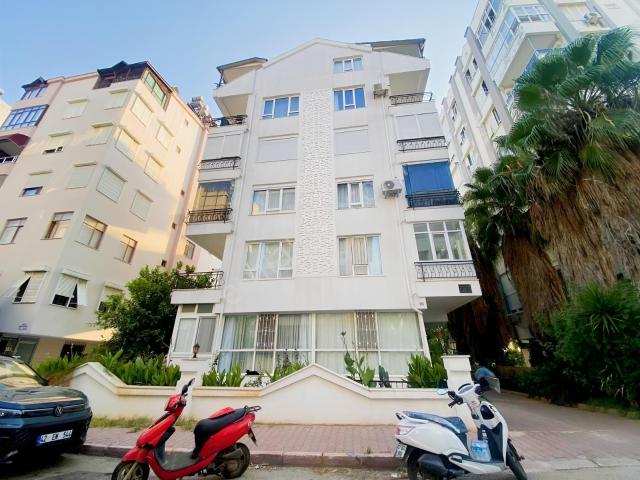 Konyaaltı Altınkummerkezinde Tivak Market Yakını 3+1 Çatı Dblx