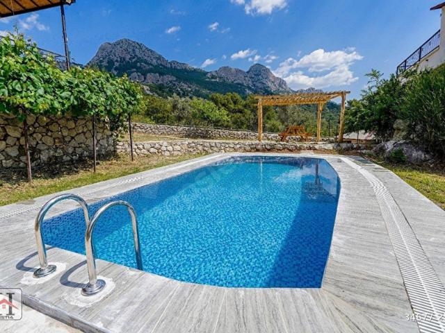 Konyaaltı Gedeller'de Turizm İşletme Ruhsatlı Satılık Havuzlu Müstakil Villa ve Ek Ev