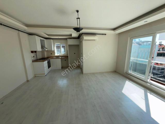 Konyaaltı Hurma Havuzlu 1+1 Geniş Boş Kiralık Daire