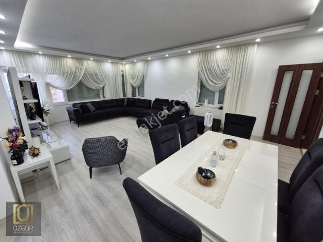 Konyaaltı Liman Mah.de Site İçinde Lüks Yapılı 3+1 Arakat Daire