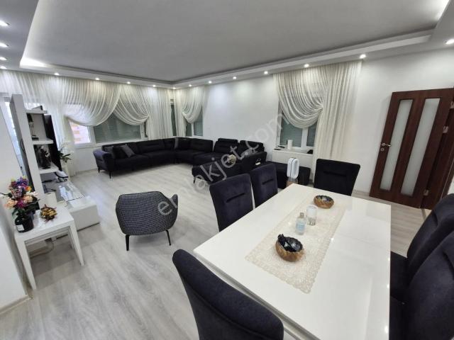 Konyaaltı Liman Mah.de Site İçinde Lüks Yapılı 3+1 Arakat Daire