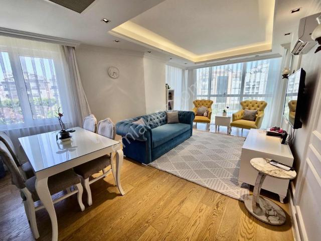 Konyaaltı Liman'da Havuzlu Kapalı Otopark Eşyalı 2+1 Kiralık