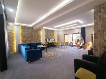 Konyaaltı Manzarası İle Kiralık Havuzlu Otoparkli Villa 5+1