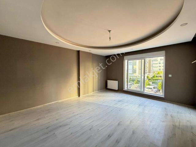 Konyaaltı Molla Yusuf Mah De Havuzlu Güvenlikli Sitede 2+1 Daire