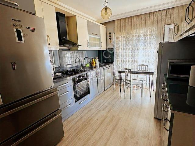 Konyaaltında Arakat Eşyalı 3+1 Ayrımutfaklı Kiralık