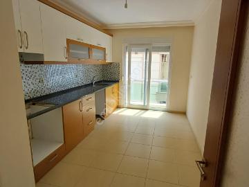 Konyaaltı Pınarbaşı Mah Havuzlu Site İçerisinde Katta Satılık 2+1 Daire