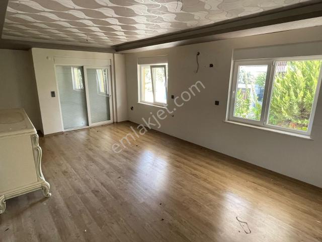 Konyaaltı Pınarbaşında Üniversite Yakını 4+1 Ters Dublex Daire