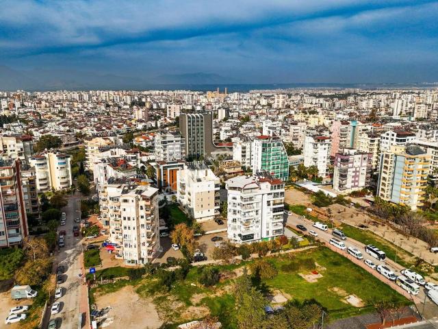 Konyaaltı Sahil Bandında Full Deniz Manzaralı 2+1 Daire
