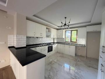 Konyaaltı Sarısuda 6+1 Kiralık Villa