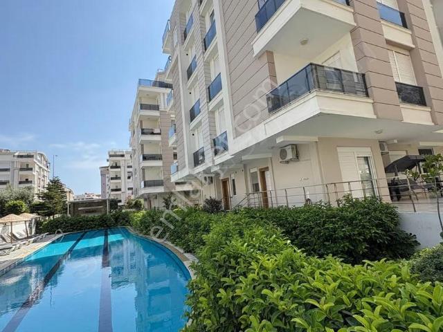 Konyyaltı Hurmada Havuzlu Sıtede Full Eşyalı 1+1 Satılık Daıre
