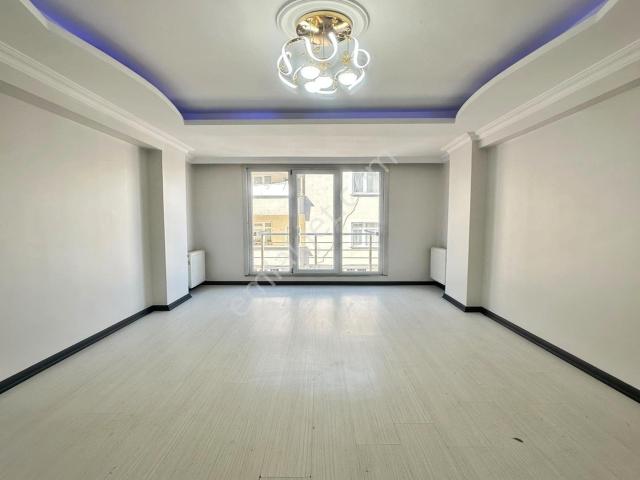 Konak Yapıdan Kiralık 2+1 | Balkonlu Ferah Ara Kat!