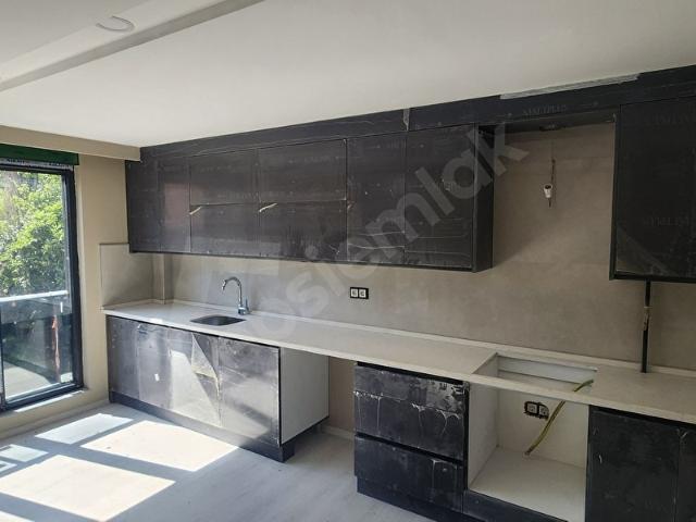 KONAK MAH.'de CADDE ÜZERİNDE GÜNEY CEPHE 2.KAT 118m2 2+1 ULTRALÜX DAİRE