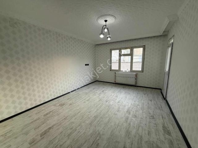 Konak Mahallesin'de 2+1 Damıyla Beraber Satılık Daire 3. Kat