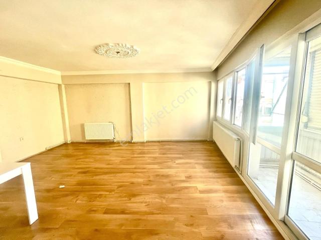 Konak Murat Reis'te Metroya Yakın 2+1 Kiralık Daire