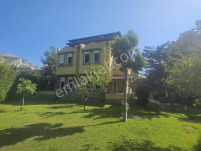 Konaklı Mevkiinde Satılık Site İçi İkiz Villa
