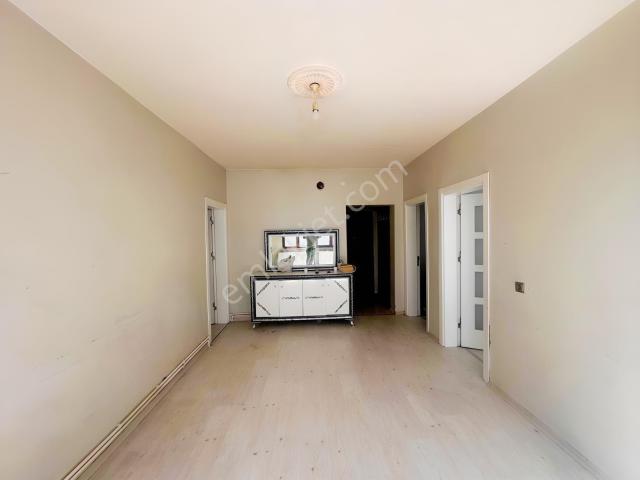 Konevi Mah Kiralık Bakımlı Geniş 2+1 Daire