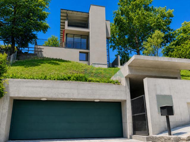 Konfortable und grosszügige moderne Villa in malerischer Lage