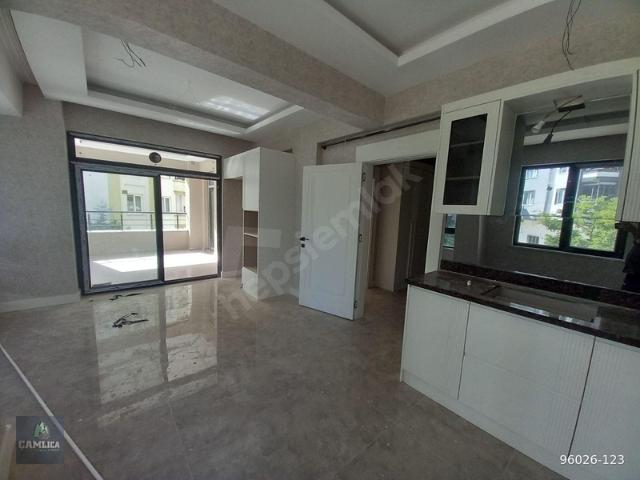 KONGRE MERKEZİNİN SOLUNDA 2.5+1 ARAKAT DAİRE
