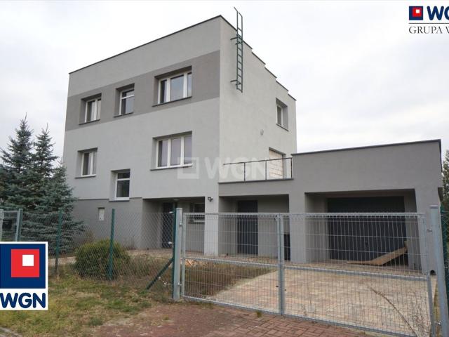 Dom pod kwatery pracownicze 120 m², garaż, duża działka polecam