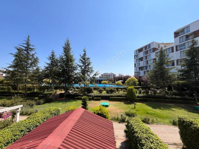 Konsept İstanbul'da Havuz Cephe Yenilenmiş Kiralık 2+1 Daire
