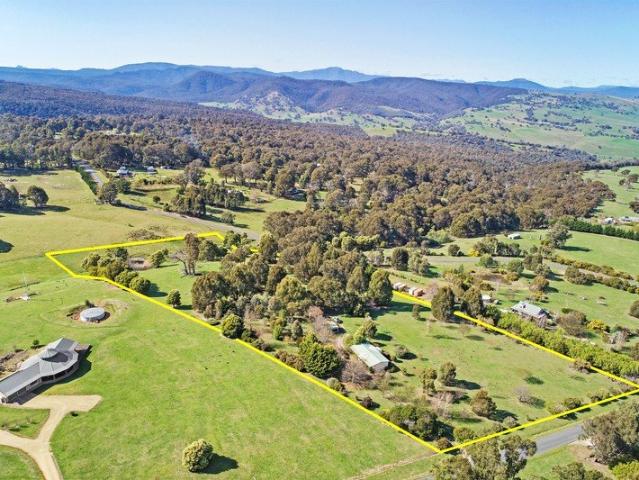 Kookaburra Cottage Scenic Acreage Living with Endless Potential