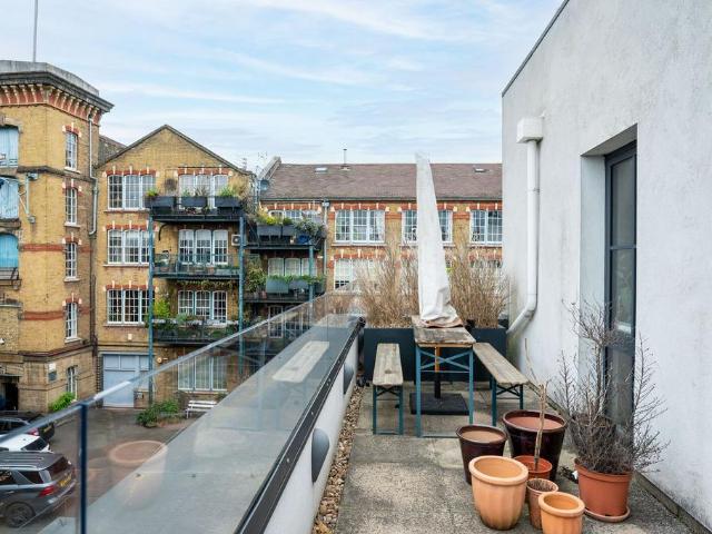 Koops Mill Mews, Bermondsey, London, SE1 1 bed flat to rent £3,000 pcm £692 pw