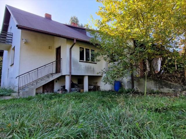 Dom wolnostojący z dużą działką i projektem przebudowy
