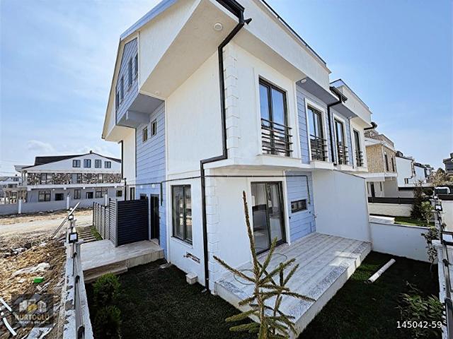 KOCAALİ ALANDERE DENİZE ÇOK YAKIN UYGUN TRIBLEKS VİLLA