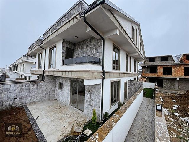 KOCAALİ ALANDERE 20 LİK YOLA CEPHE 4+1 LÜKS TREBLEKS VİLLA