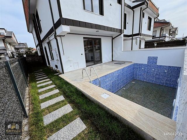 KOCAALİ ALANDERE'DE 4+1 HAVUZLU VİLLALAR