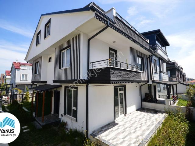Kocaali De Merkez Plaj Yalı Mah’de Geniş Bahçeli 3+1 Villa