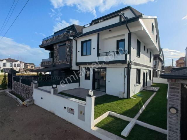 Kocaali De Ön Cephe Geniş Bahçeli 3+1 Villa