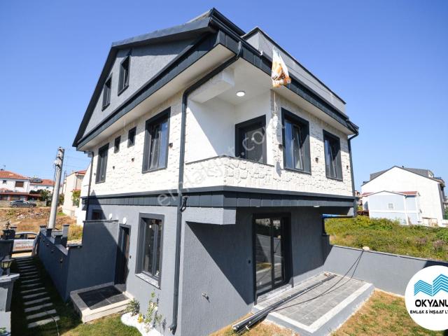 Kocaali De Bahçeli Ve Modern Tasarımlı 3+1 Villa!