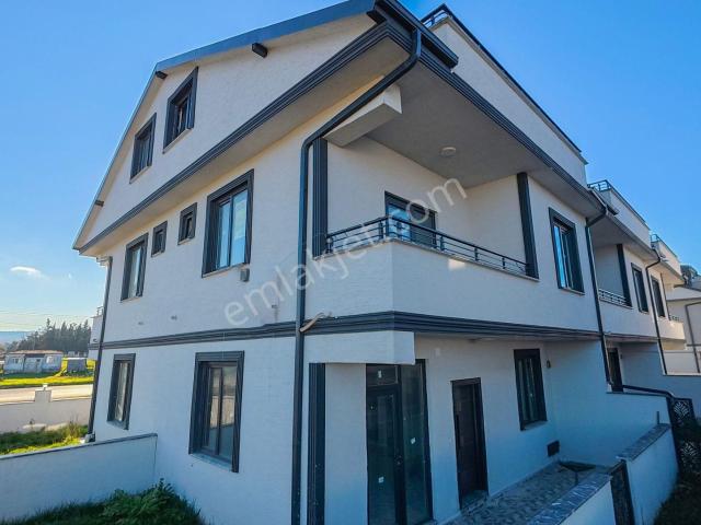 Kocaali De Deniz Kenarında Bahçeli 3+1 Villa