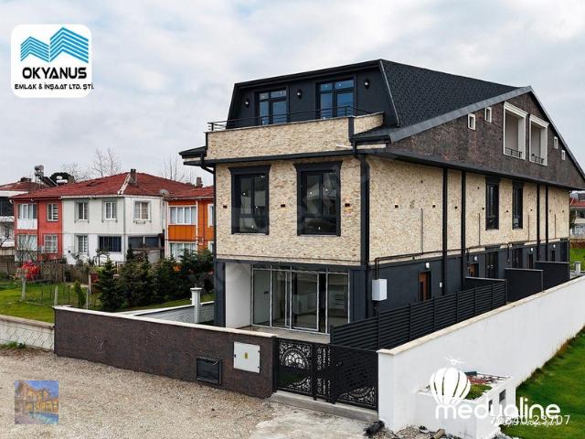KOCAALİ DE DENİZE YÜRÜME MESAFESİNDE CADDEYE CEPHE 4+1 TRİPLEX VİLLA