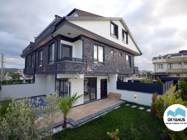 Kocaali De Eşsiz Deniz Manzarası Ve Havuzlu Şık Villa