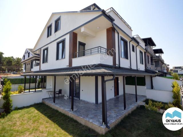 Kocaali De Geniş Bahçe Avantajıyla Köşe Parsel 3+1 Villa
