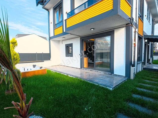 Kocaali De Geniş Bahçeli Jakuzili Denize 50 Adım Şık 3+1 Villa