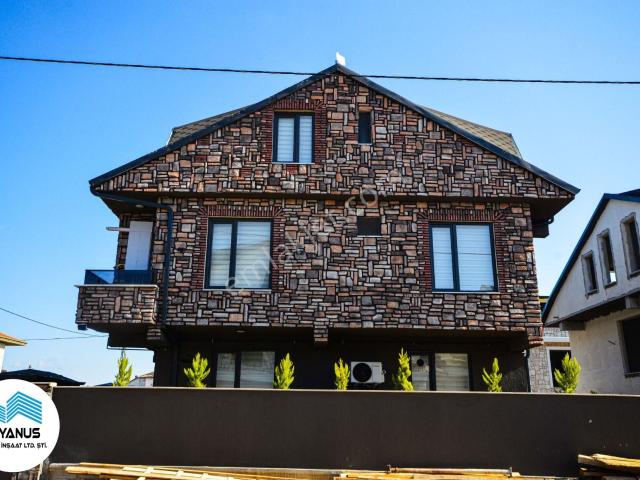 Kocaali De Plaja Yakın Kapalı Mutfak 4+1 Taş Kaplama Villa