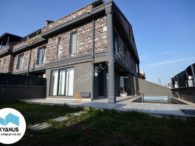 Kocaali’de Satılık 3+1 Villa Lüks Tasarımlı, Havuzlu