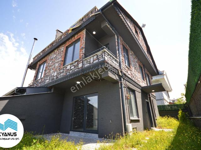 Kocaali’de Satılık 4+1 Denize Yakın Geniş Bahçeli Villa